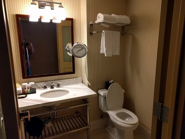 Sheraton Herndon Dulles Airport Club King Bathroom