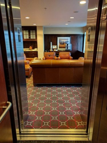 Sheraton Herndon Dulles Airport Club Lounge Elevator