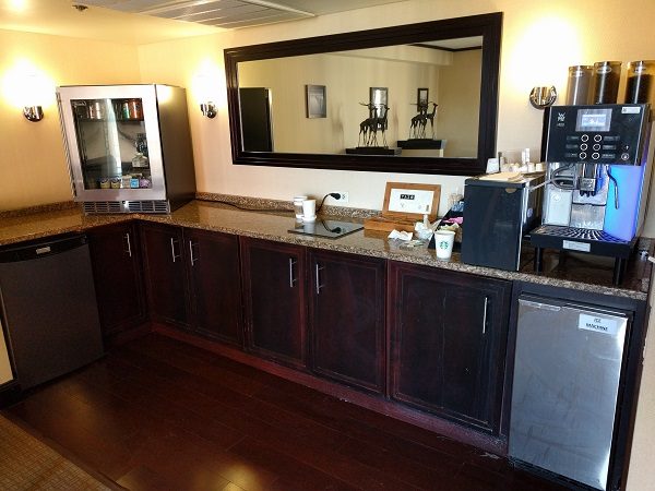 Sheraton Roanoke club lounge beverage station