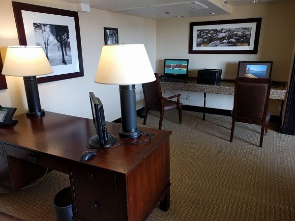 Sheraton Roanoke club lounge business center