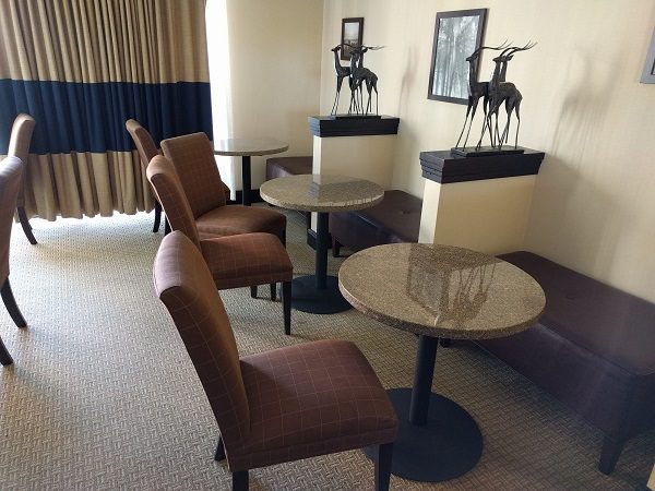 Sheraton Roanoke club lounge seating area