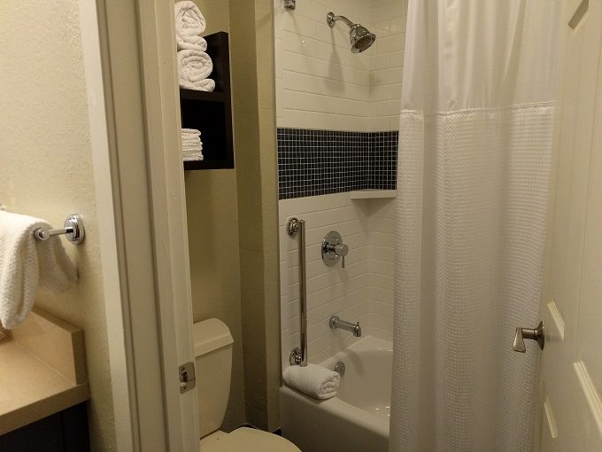 Staybridge Suites Herndon Dulles bathroom with bathtub