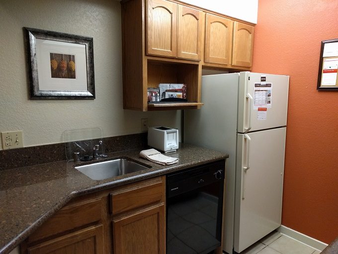 Staybridge Suites Herndon Dulles kitchen 1