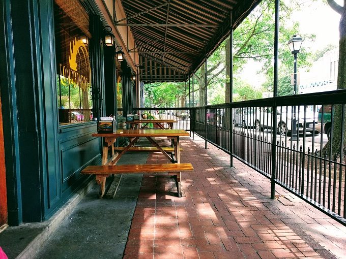 Longboards, Portsmouth VA - outdoor seating