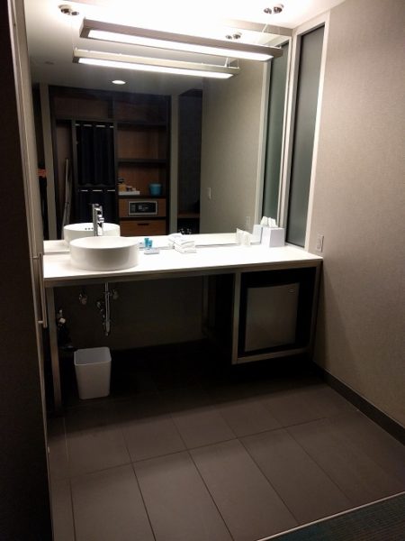 Aloft Raleigh - bathroom