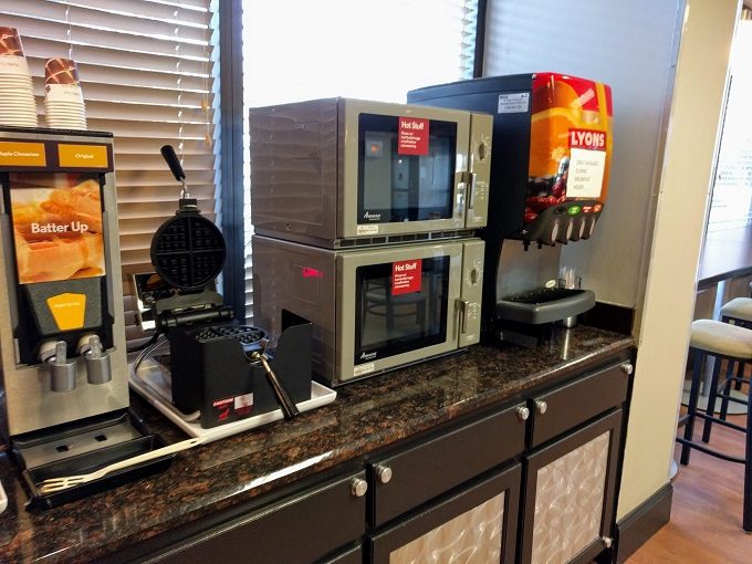 Comfort Inn Greenville SC breakfast - Microwaves and fruit juices