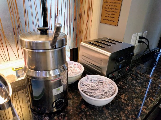 Comfort Inn Greenville SC breakfast - Oatmeal and toaster