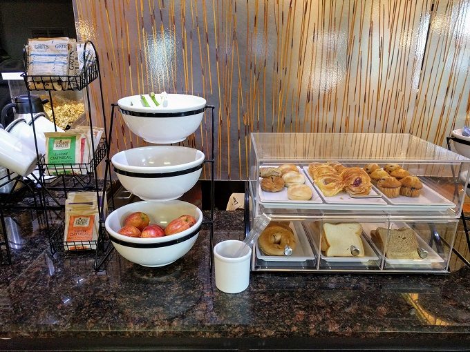 Comfort Inn Greenville SC breakfast - Oatmeal, grits, fruit, breads and pastries