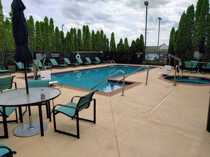 Residence Inn Huntsville, Alabama - Swimming pool & whirlpool