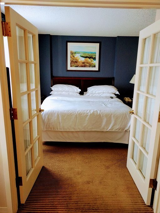 Sheraton Suites Columbus - Bedroom