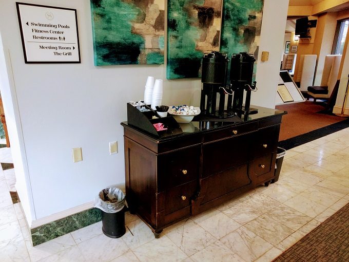Sheraton Suites Columbus - Coffee station in lobby