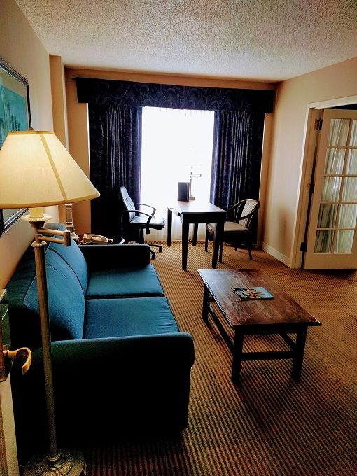 Sheraton Suites Columbus - Living room