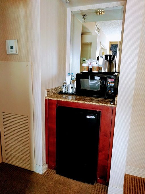 Sheraton Suites Columbus - Mini fridge, microwave & coffee maker