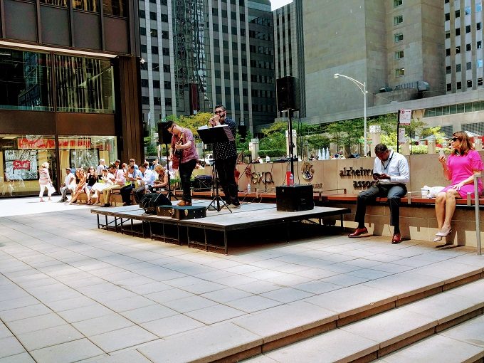 Live band on The Magnificent Mile, Chicago