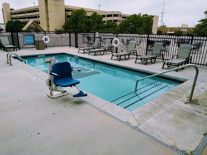 Aloft Tulsa Downtown - Outdoor swimming pool