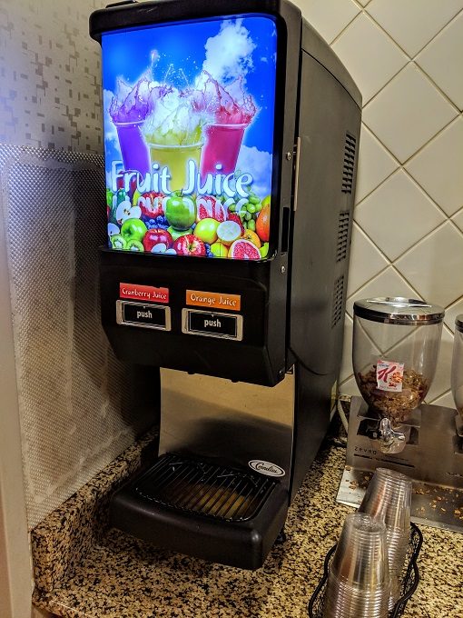 Residence Inn Paducah, Kentucky breakfast - Juice machine