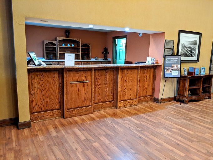 Country Inn & Suites London, Kentucky - Front desk