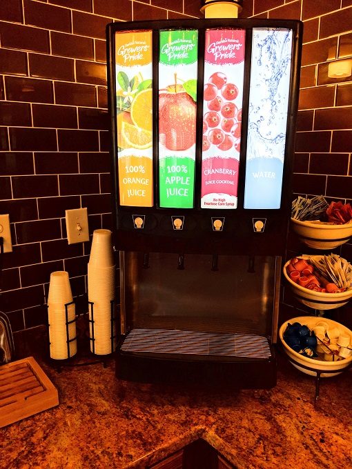 Country Inn & Suites London, Kentucky breakfast - Juice machine