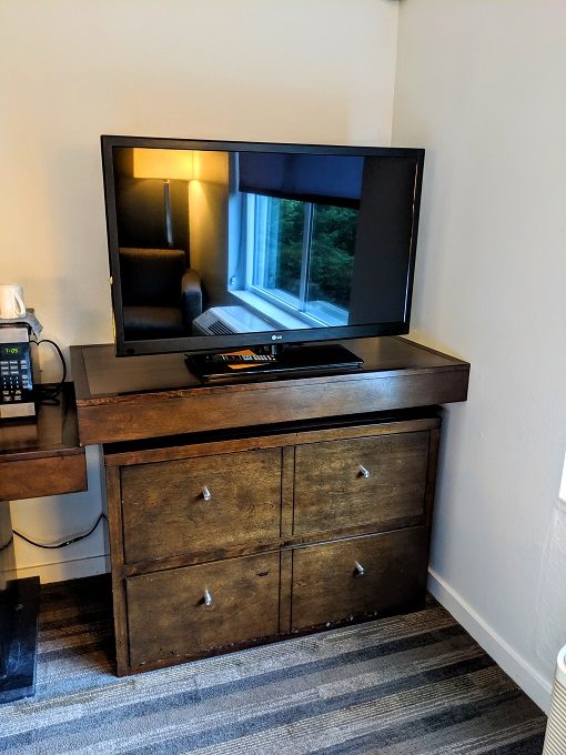 Hyatt House Shelton, Connecticut - Dresser & TV