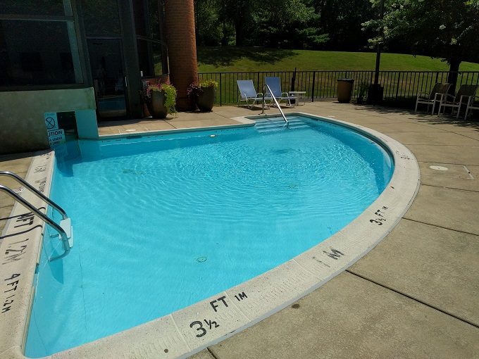 Four Points By Sheraton Richmond outdoor pool