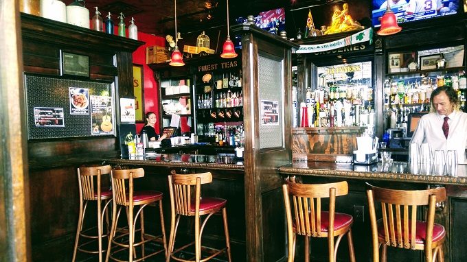 Hibernian Irish Pub and Restaurant bar