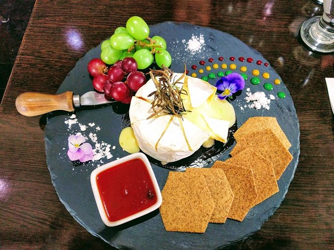 Cheese and fruit starter