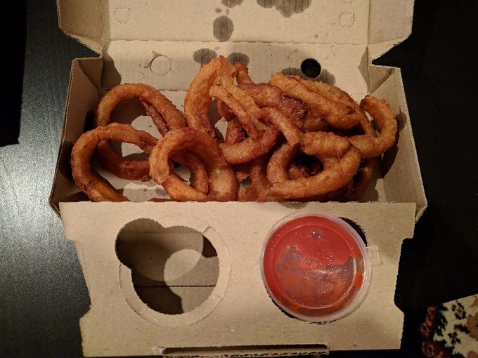 Hell Pizza - onion rings with Hell chilli sauce