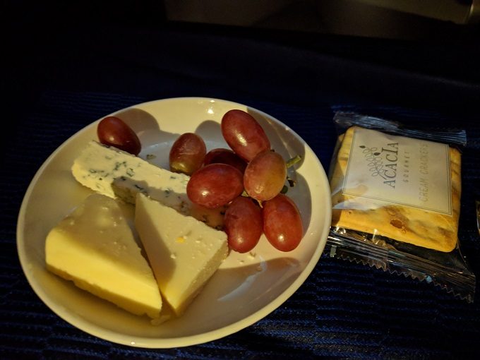United Polaris cheese & grape plate