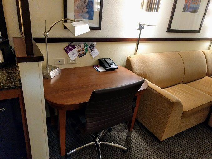 Hyatt Place Charleston Airport-Convention Center Desk and office chair
