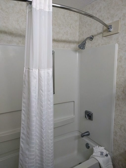 Comfort Inn Greenville SC - Bathtub and shower