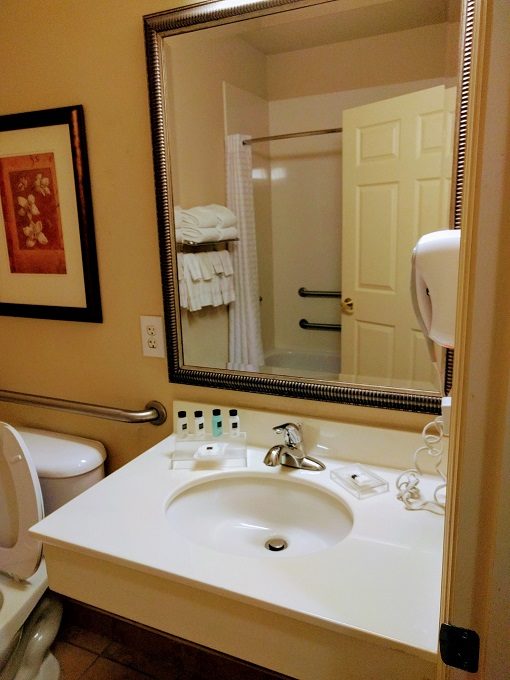 Country Inn & Suites Saraland, Alabama - Bathroom