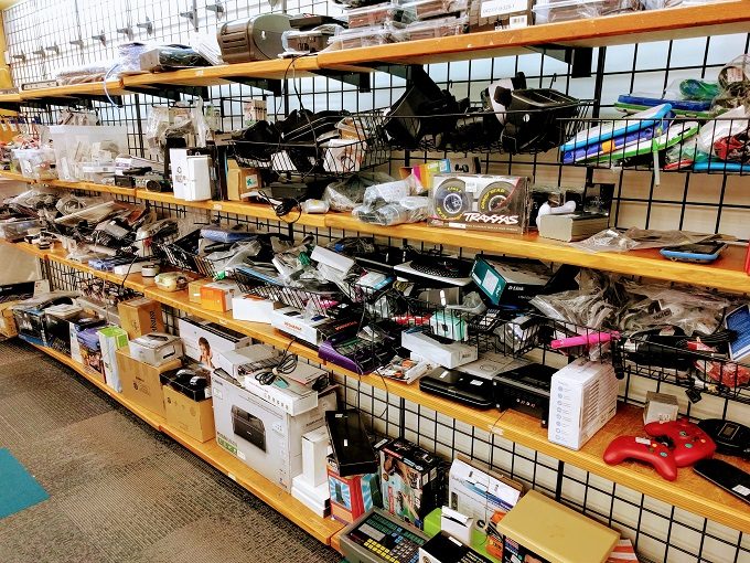 Electronics at the Unclaimed Baggage Center