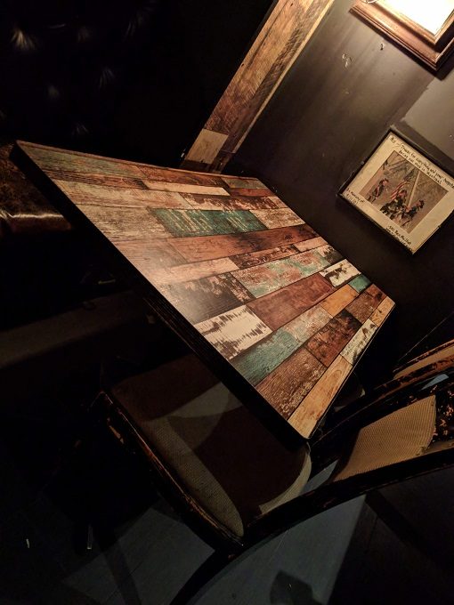 Mad Hatter Pub, Montreal - Tables