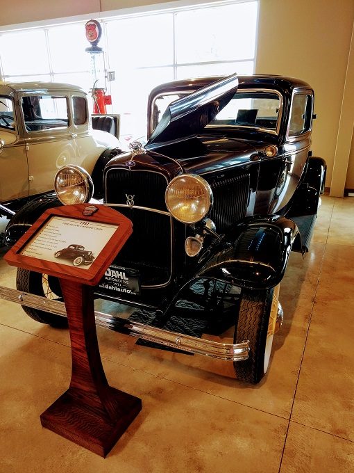 1932 Ford De Luxe 3-Window Coupe