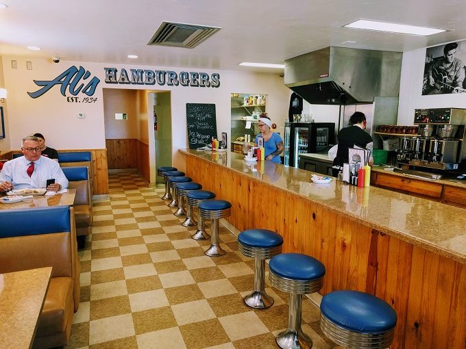 Al's Hamburger Shop, Green Bay seating