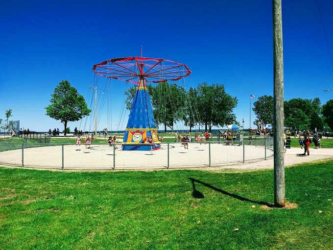 Bay Beach Amusement Park, Green Bay - Kids swings