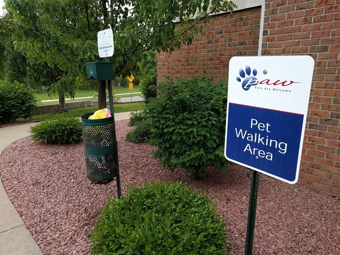 Candlewood Suites South Bend Airport - Pet walking area
