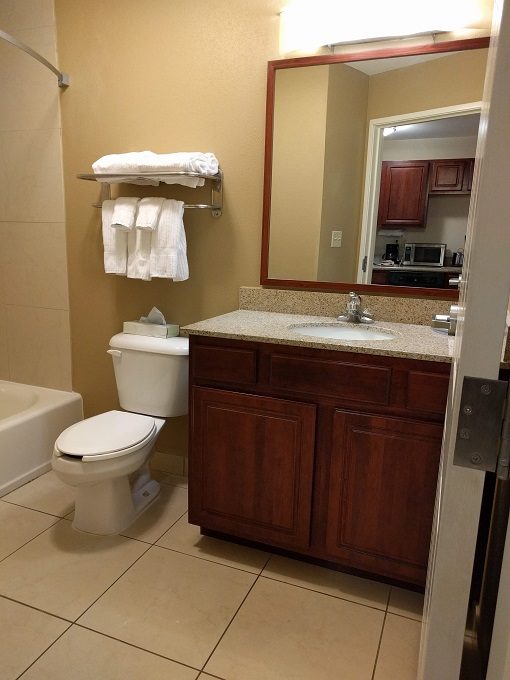 Candlewood Suites South Bend Airport - Toilet & vanity