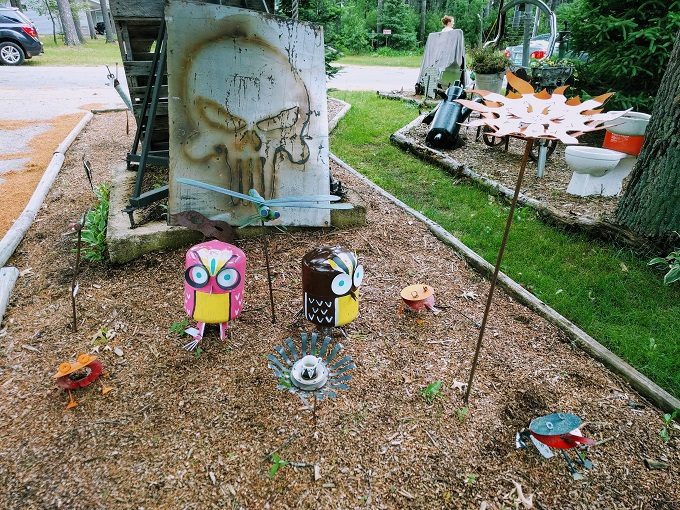 Edgren Bilt Yard Art 8 - Owl Minions