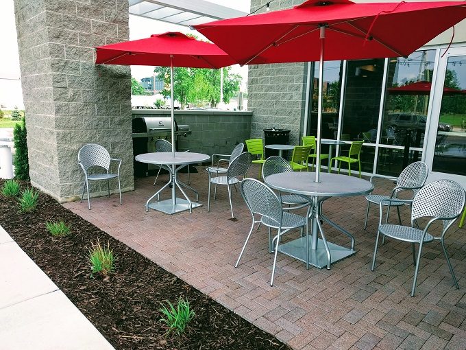 Home2 Suites Green Bay WI - More outdoor seating & another grill