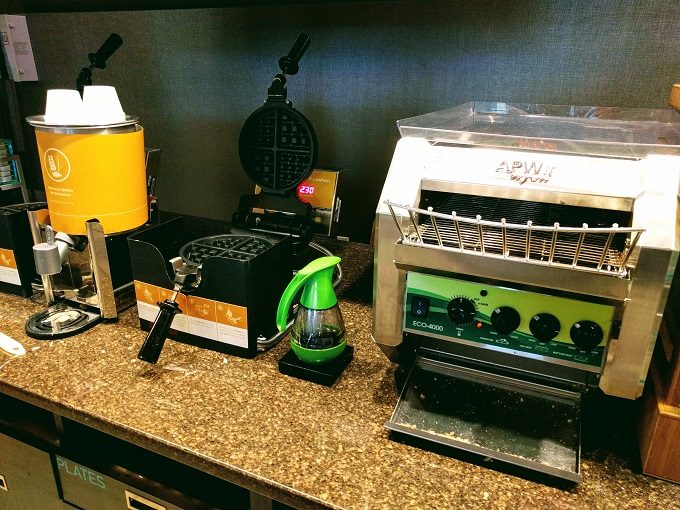 Home2 Suites Green Bay WI - Toaster & waffle maker