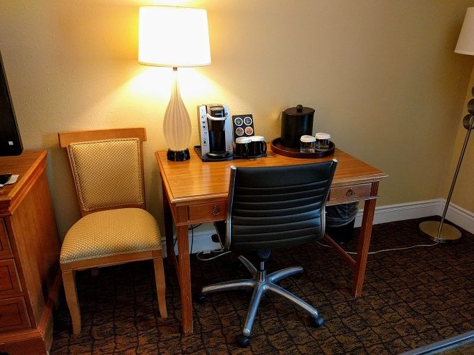 Crowne Plaza Madison WI - Desk, chair & office chair