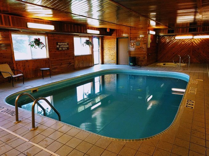 Quality Inn Eau Claire, Wisconsin - Indoor swimming pool & whirlpool