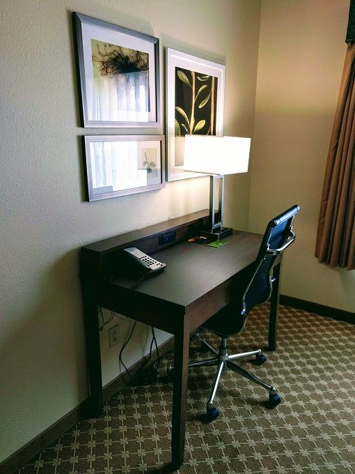 Country Inn & Suites Manteno IL - Desk & office chair