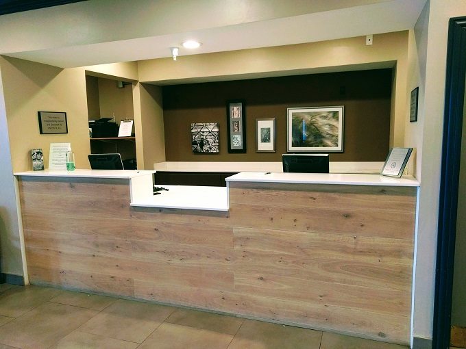 Country Inn & Suites Manteno IL - Front desk