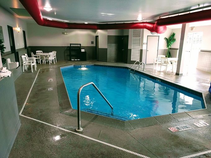 Country Inn & Suites Manteno IL - Indoor swimming pool