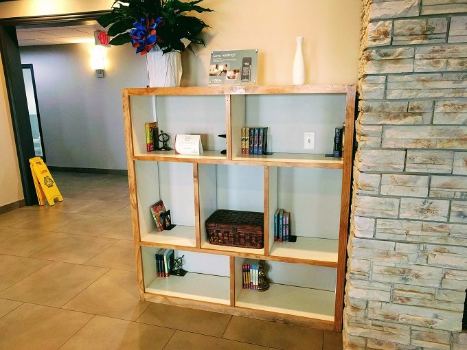Country Inn & Suites Manteno IL - Read It & Return Lending Library