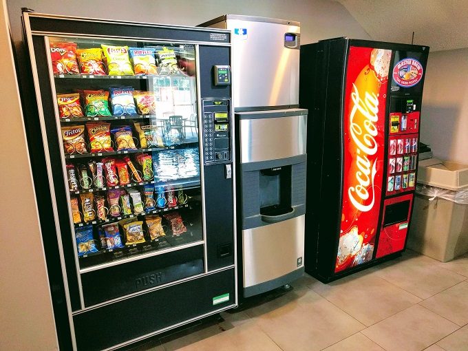 Country Inn & Suites Manteno IL - Vending and ice machines