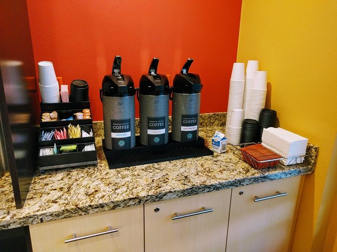 TownePlace Suites Chicago Naperville, Illinois breakfast - Coffee & tea station