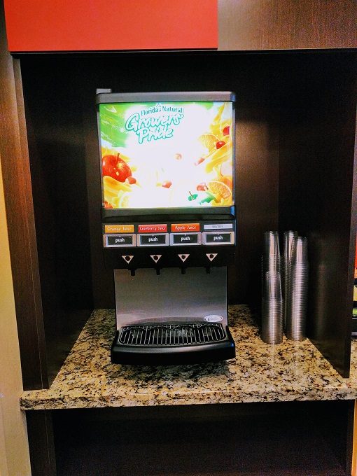 TownePlace Suites Chicago Naperville, Illinois breakfast - Juice machine